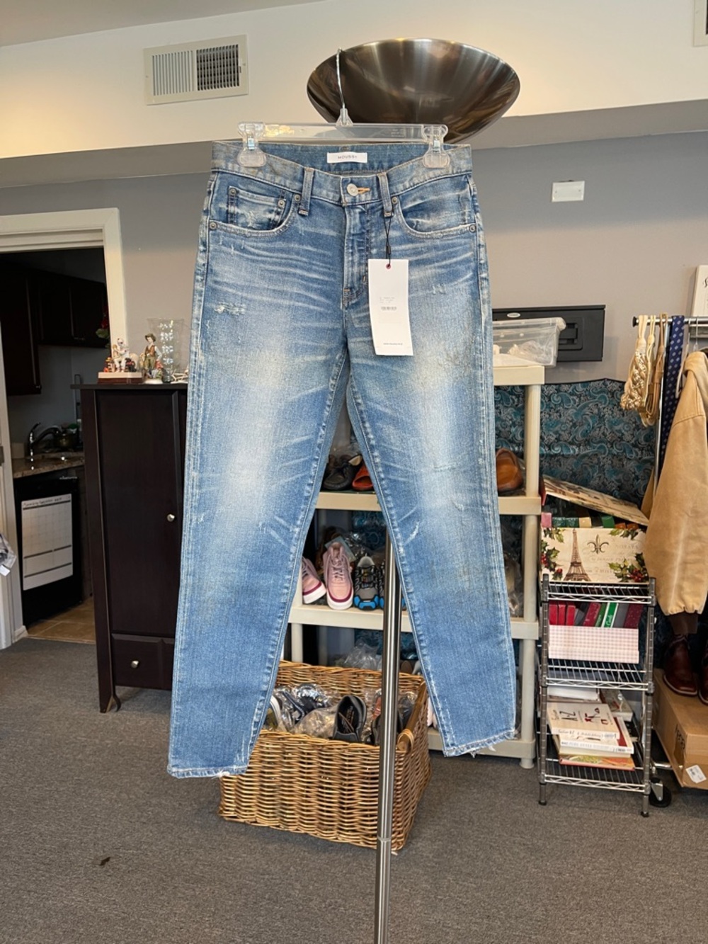 Moussy Skinny Leg Jeans NWT Light Wash Size 27 Distressed Medium Rise SAAB